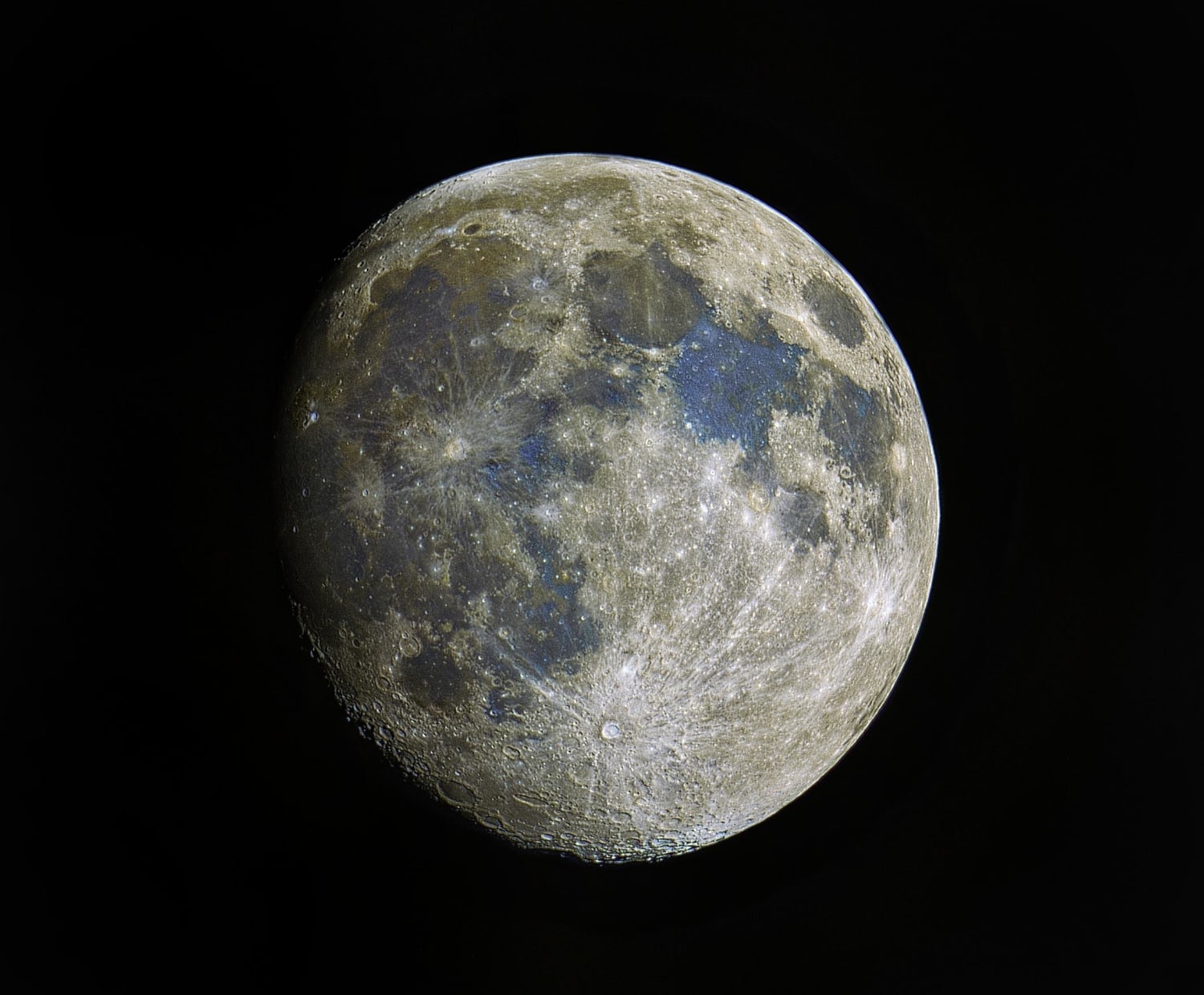 Colors of our Own Moon! 4/6/2020