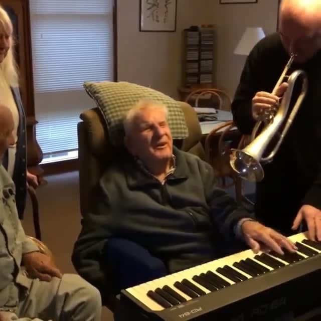 94-year-old jazz pianist playing the keys for the first time since he suffered a stroke