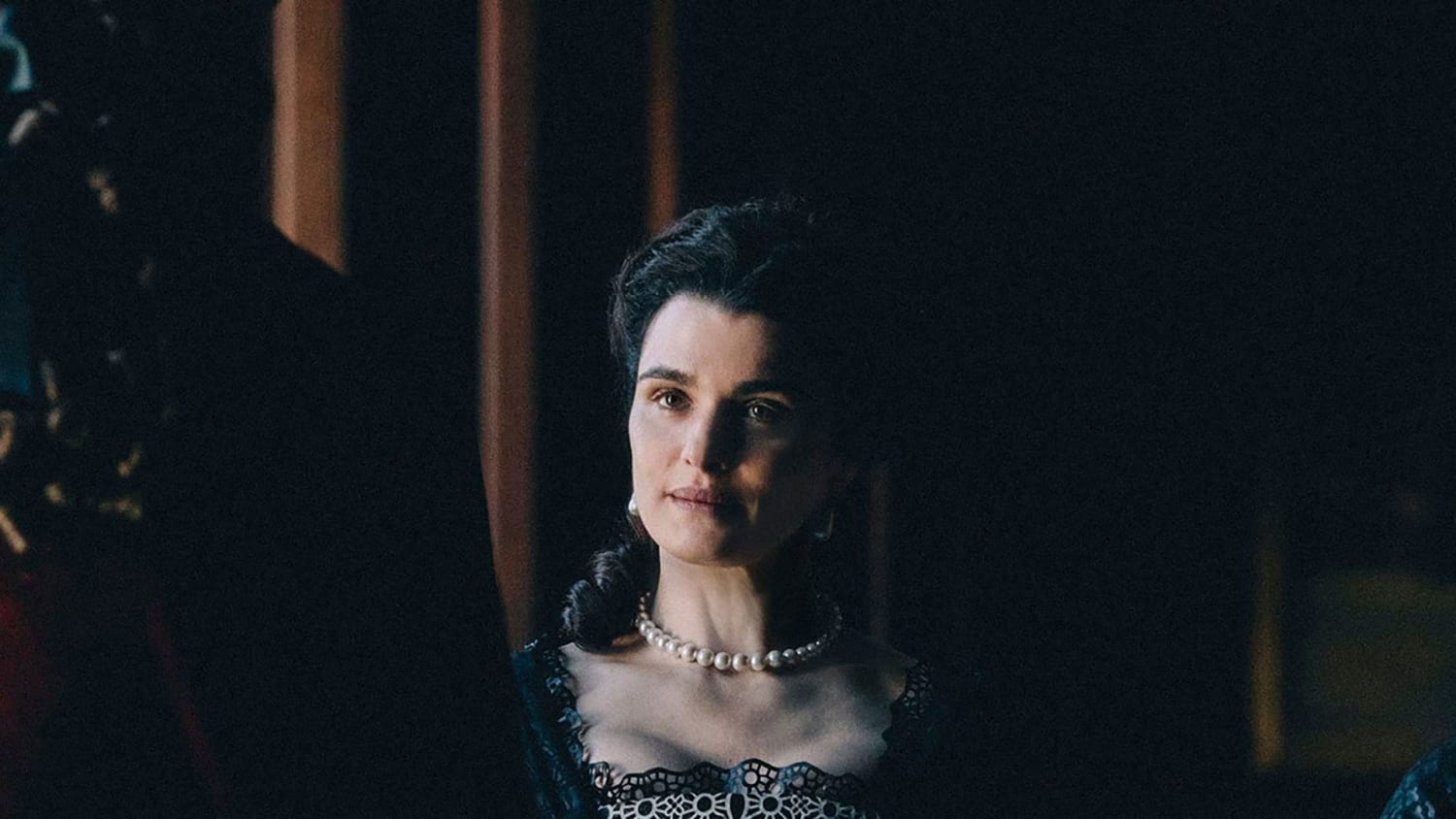 How The Favourite Reignited Our Love Of Baroque Pearls