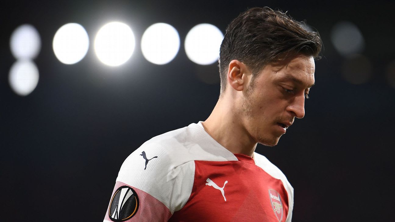 Mesut Ozil's decline shows football's No. 10s are a dying breed