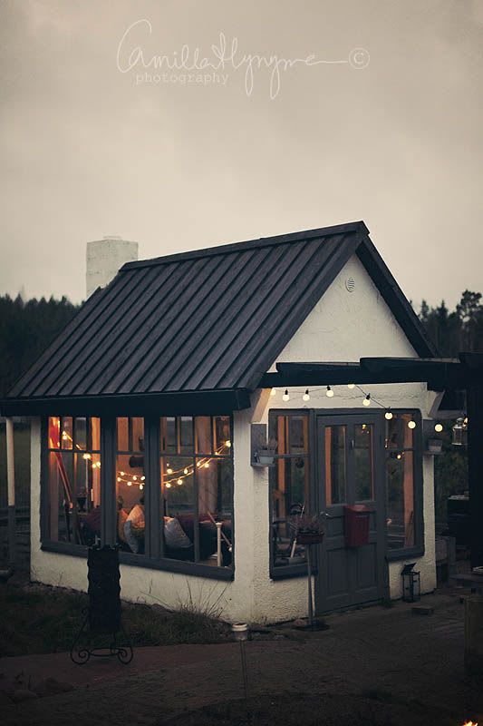 I Lilla Kamomillas Villa: Uteljus | Backyard cottage, Tiny house ideas cottages, Backyard studio