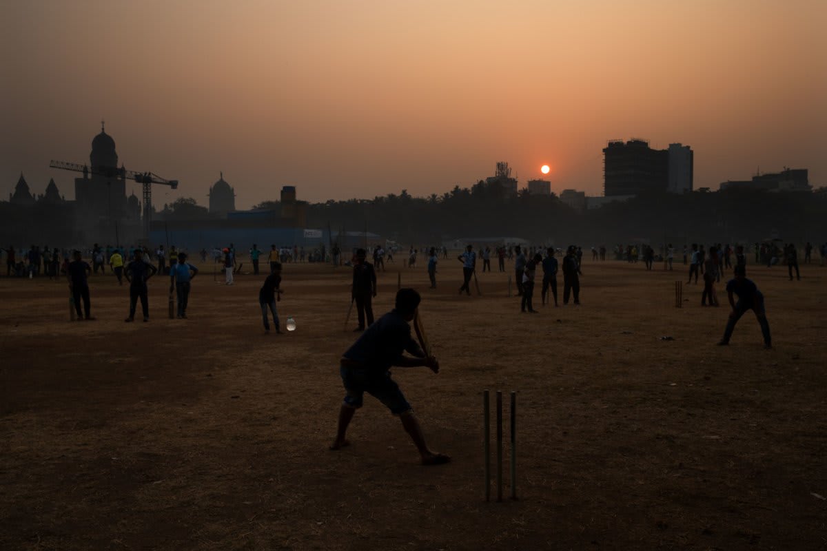 "Bats and balls are flying everywhere, and fielders are constantly running every which way in what can only be described as organized chaos." Trent Parke describes cricket's pivotal place in Indian popular culture: https://t.co/xpmDiXIxYN © Trent Parke / Magnum Photos