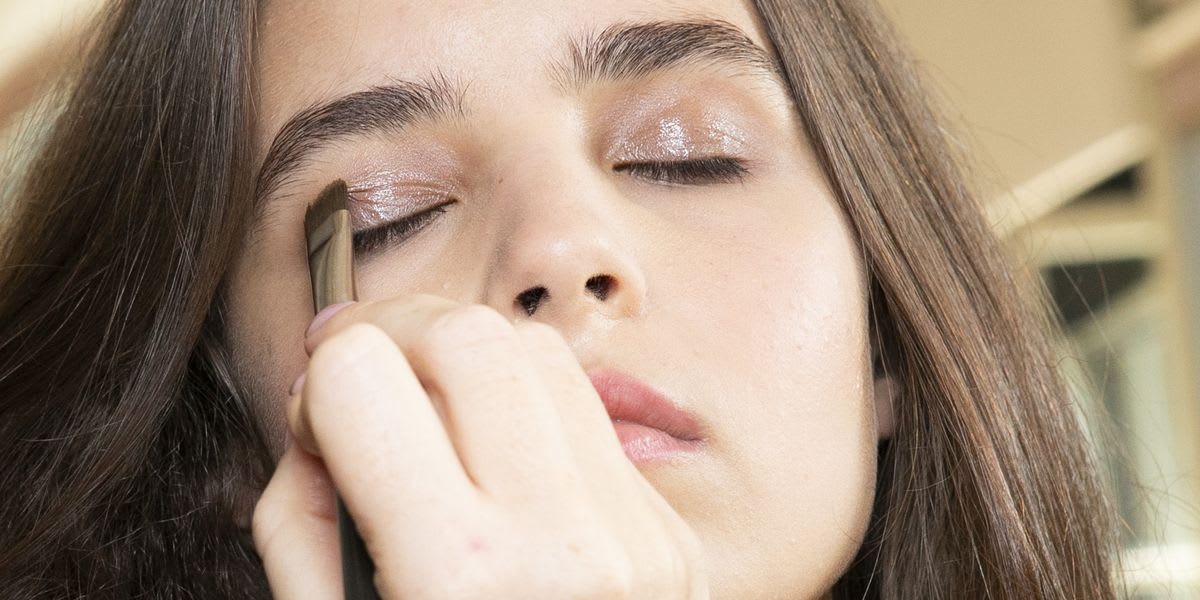 7 Must-Know Makeup Tips for People with Sensitive Skin