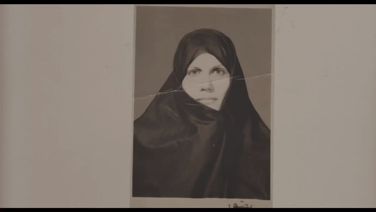 With archival footage and family photos, Firouzeh Khosrovani's Radiograph of a Family offers an intimate glimpse into a marriage amid the Iranian Revolution. Streaming to May 7 in NDNF. Get tix → https://t.co/m88zxcEbS4 Members watch free! Join today →