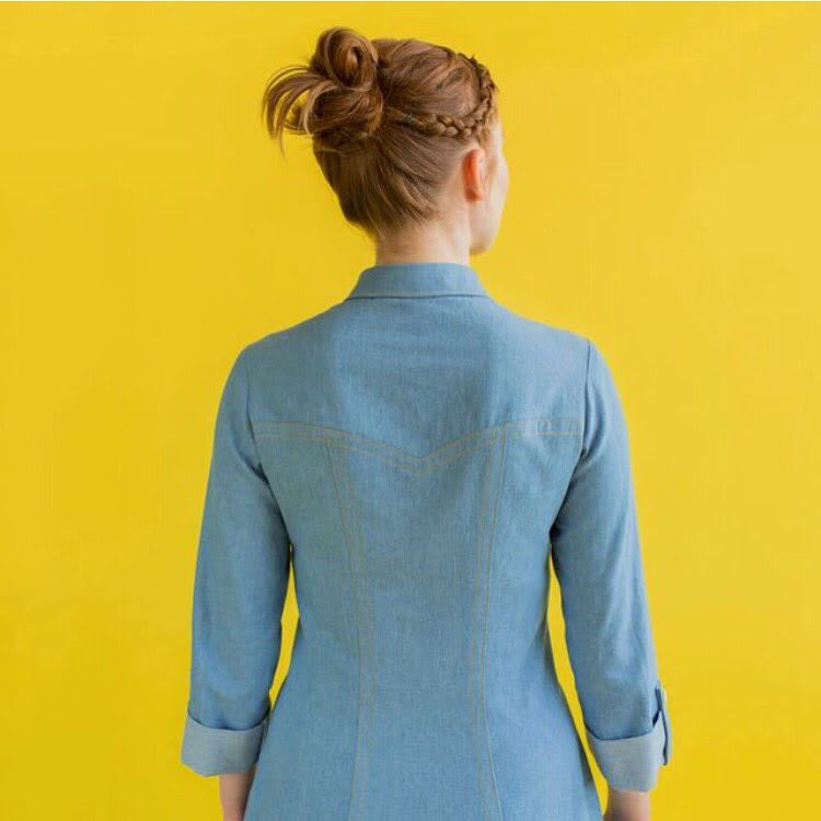 My favourite feature of the Rosa shirt and dress sewing pattern is the curved V back yoke (swoon!) 💙💙💙
