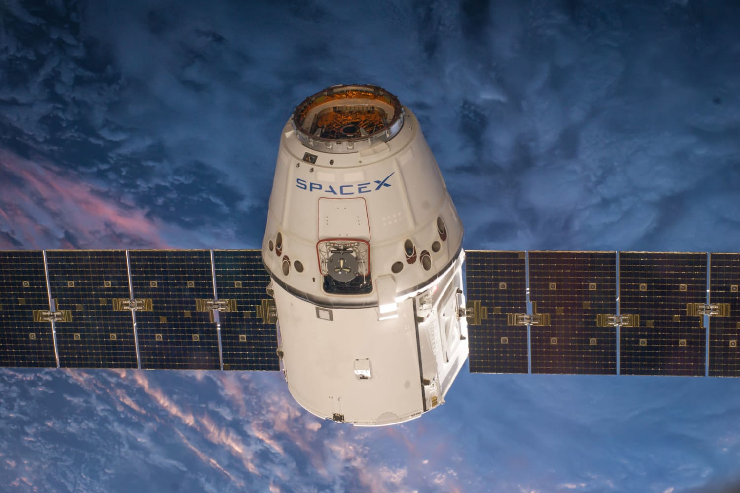 FCC Gives SpaceX Green Light for 7,518 New Satellites - D-brief