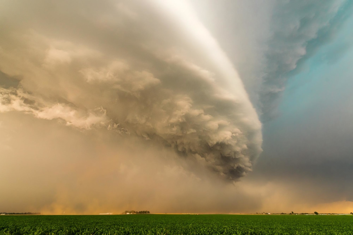 Supercell storm in late afternoon light near Erick, Oklahoma