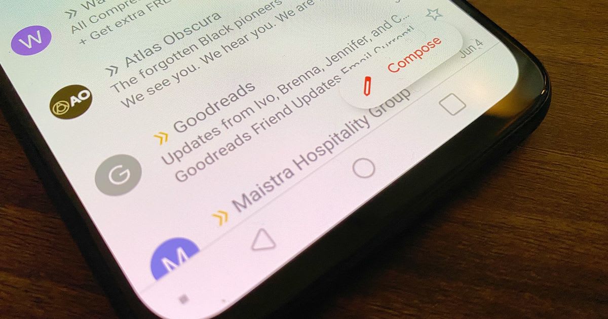 Gmail's compose button on Android gets bigger, but only when you scroll down