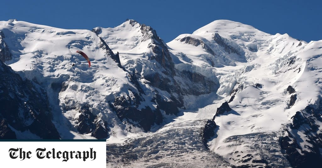 Police pursue men who landed plane near Mont Blanc summit