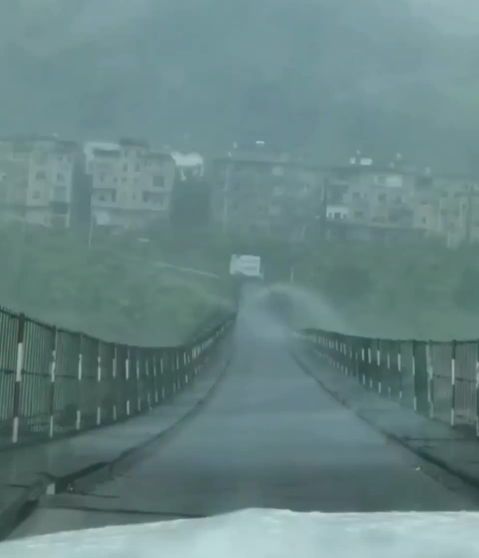 Lets go for a drive across this bridge....
