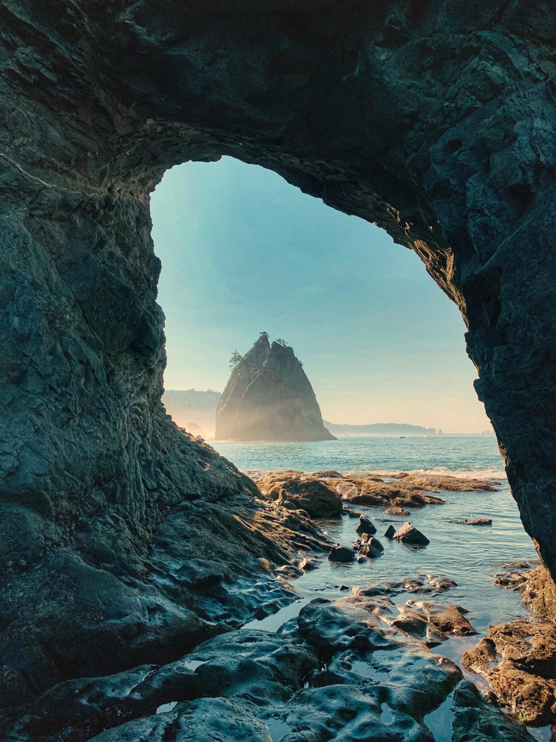 Peeking through the window... Hole in the wall, Olympic National Park