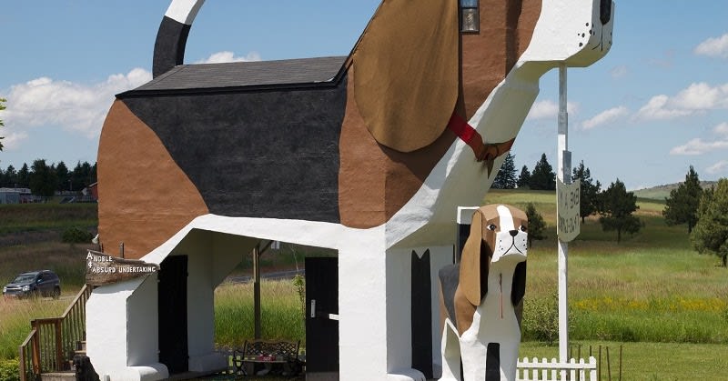 Dog Bark Park Inn - World's Biggest Beagle