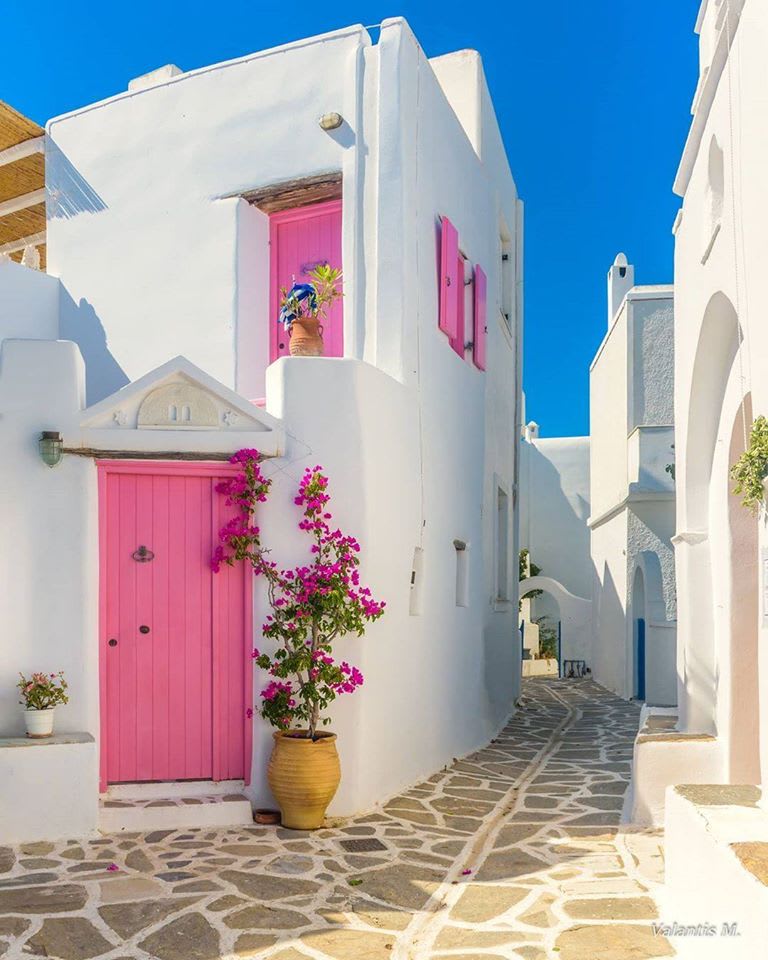 Beautiful island of Paros 🇬🇷 📷: Valantis Minogiannis