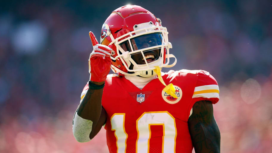 Tyreek Hill's Shoulder Injury Required Treatment by Hospital Trauma Department [UPDATE]