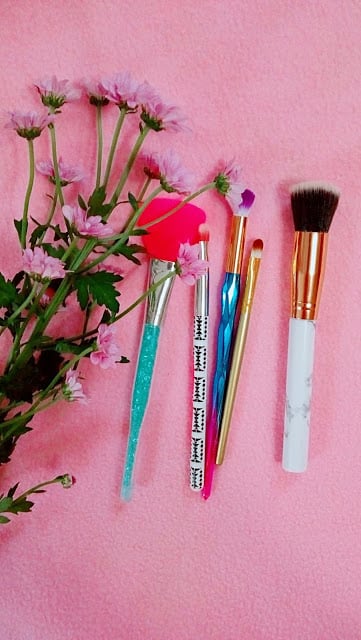 Cosmetics and Flowers: Brushes I use part I