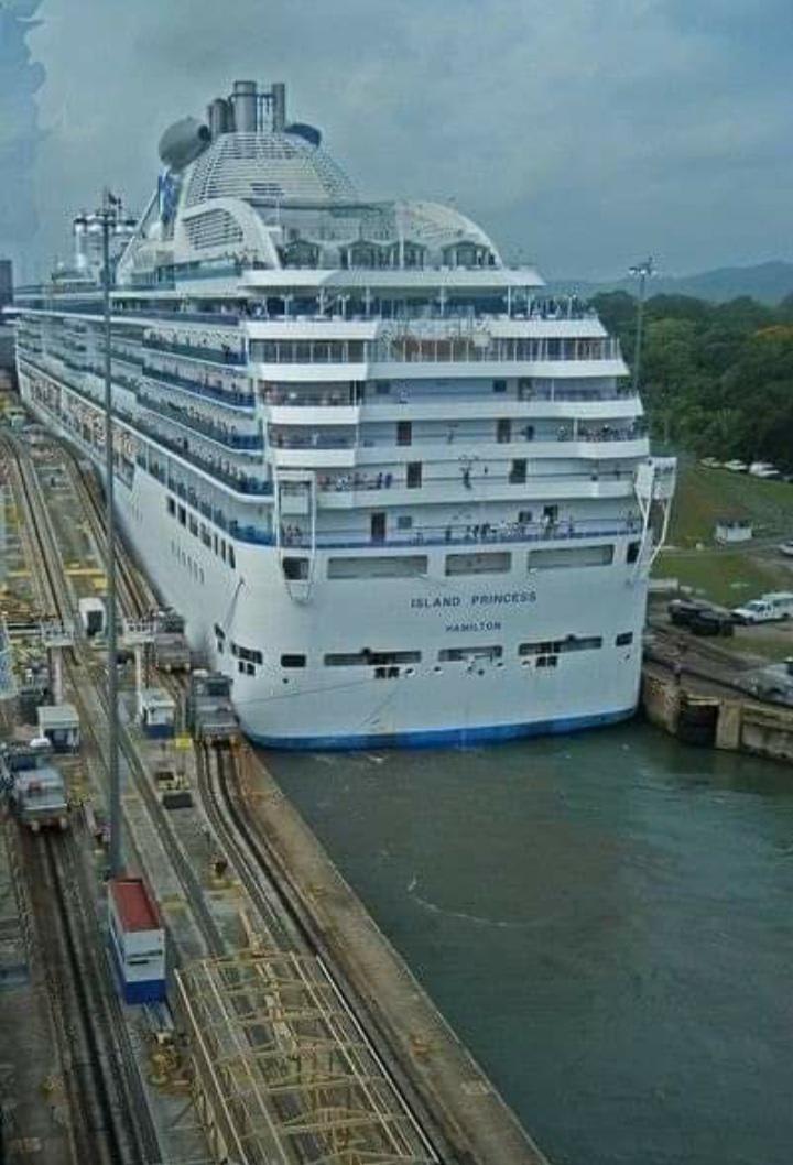 Cruise ship'The Island Princess' going through the Panama canal. "Everyone breath in"
