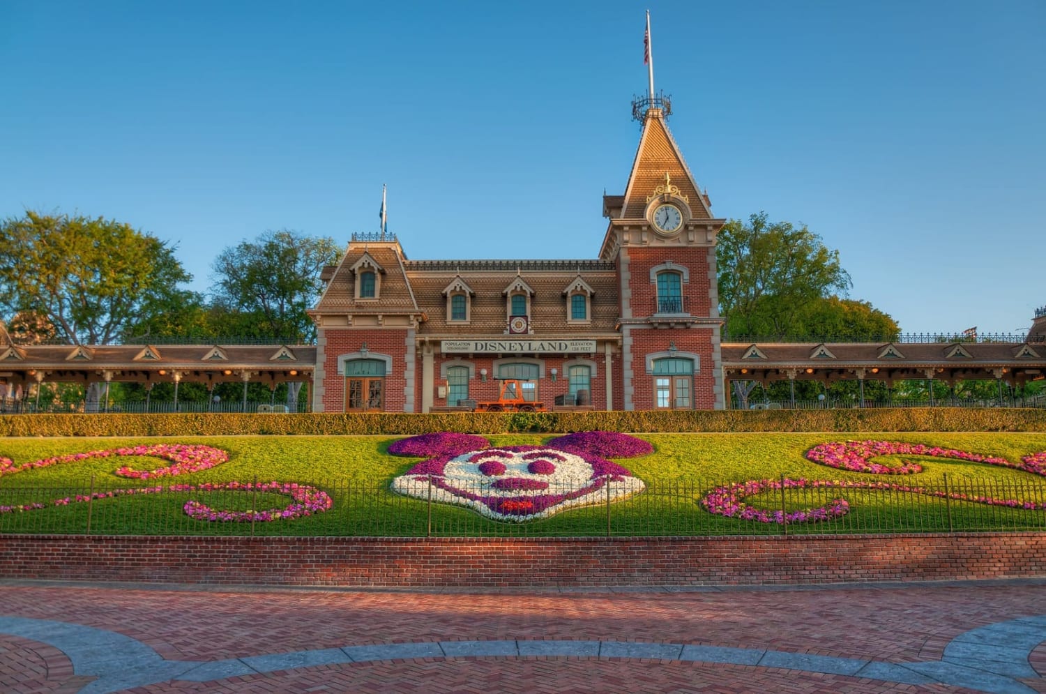 Discount Disneyland Tickets: How To Get Them Cheap