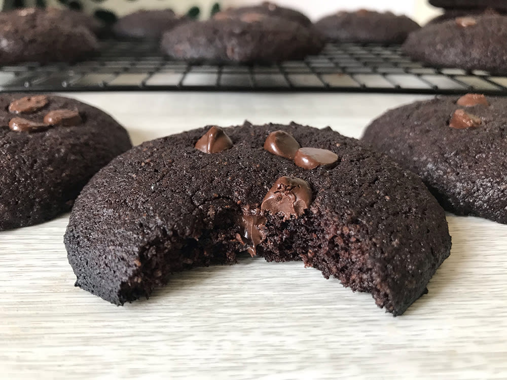 Chocolate Keto Cookies - Low Carb And Sugar-Free Cookies