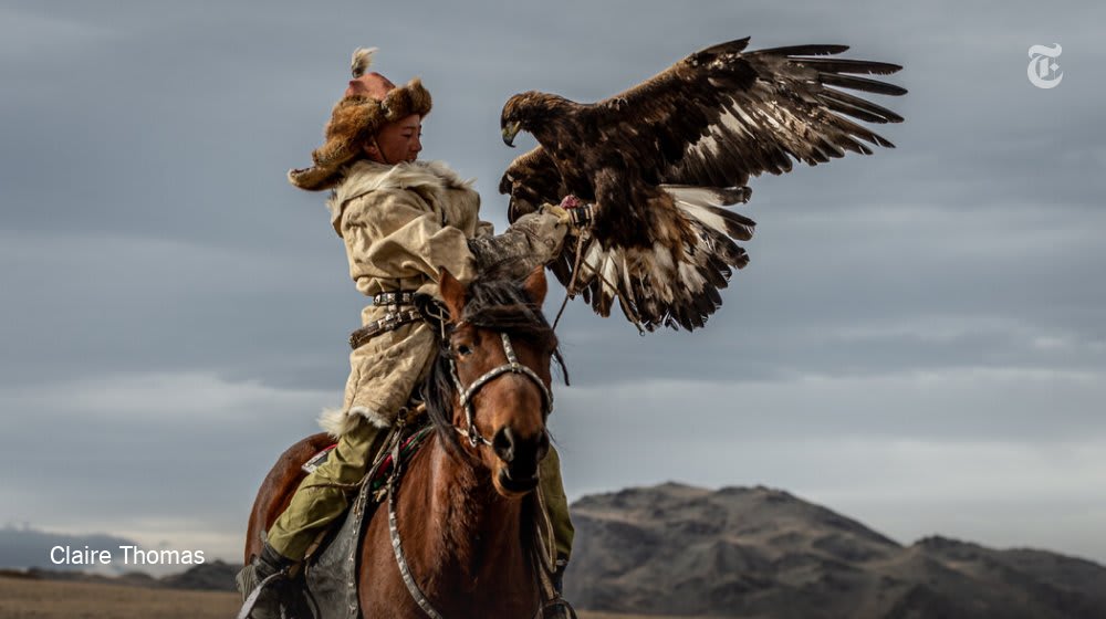 Deep in the Altai Mountains, where Russia, China, Kazakhstan and Mongolia meet, Kazakh people have for centuries developed and nurtured a special bond with golden eagles, training the birds to hunt with them on horseback.