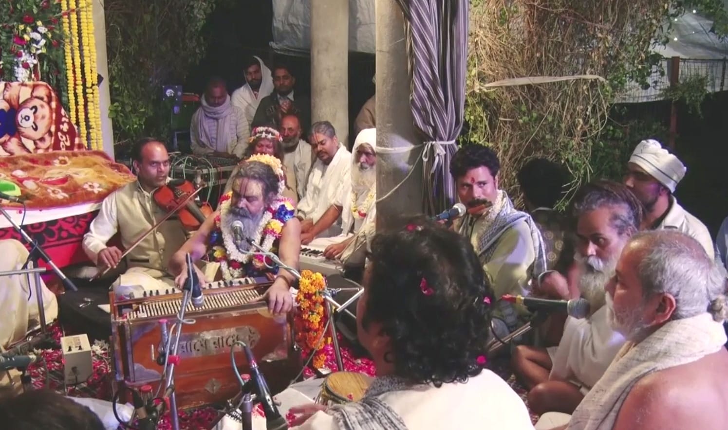 Video - Hare Krishna Kirtan // Shrila Vinod Bihari das babaji