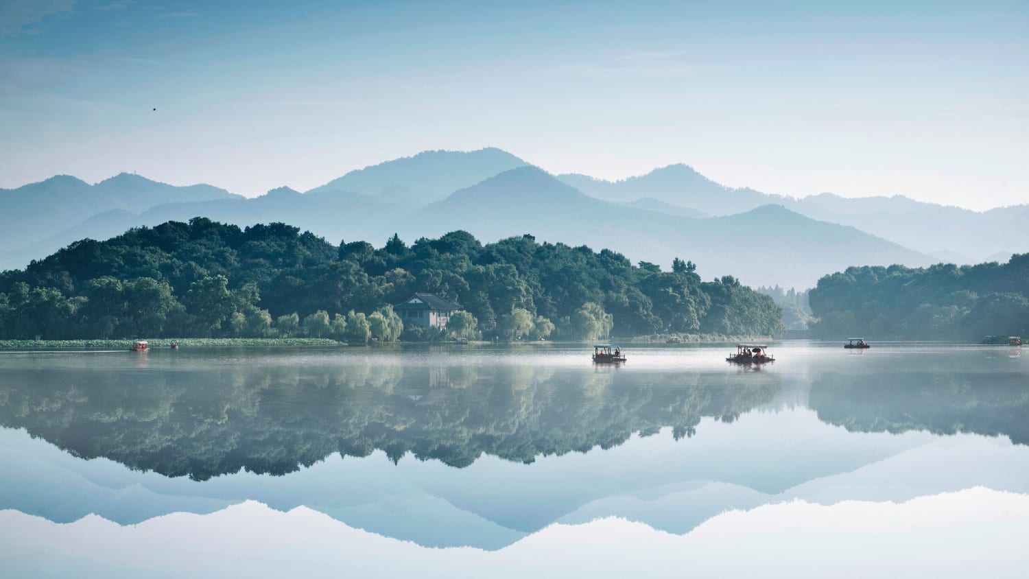 The 36 Most Beautiful Lakes in the World, From Luxurious Vacation Spots in Italy to Hidden Wonders in Myanmar