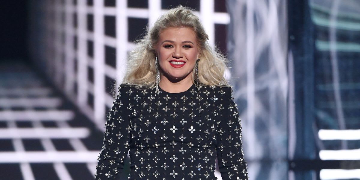 Kelly Clarkson Has Some Advice For Taylor Swift On Her Beef With Scooter Braun