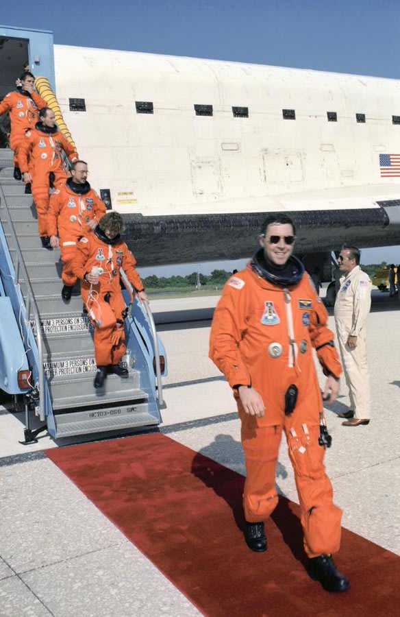Welcome home, STS-43! After deploying the 5th first generation Tracking Data Relay Satellites, TDRS-E, Space Shuttle Atlantis landed @NASAKennedy on this day in 1991. Here the crew exits the orbiter, led by pilot Michael Baker.