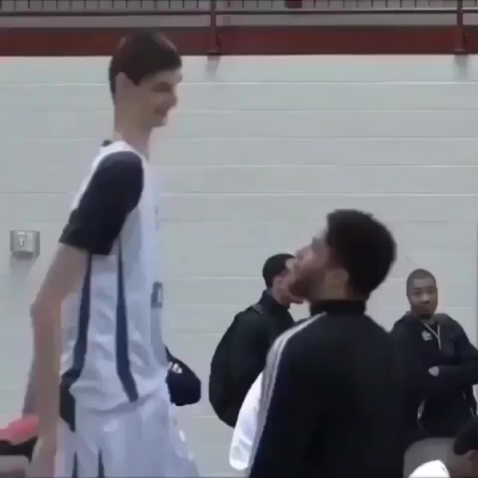 Robert Bobroczky 7' tall at 12 years of age and 7'7" at 16 years