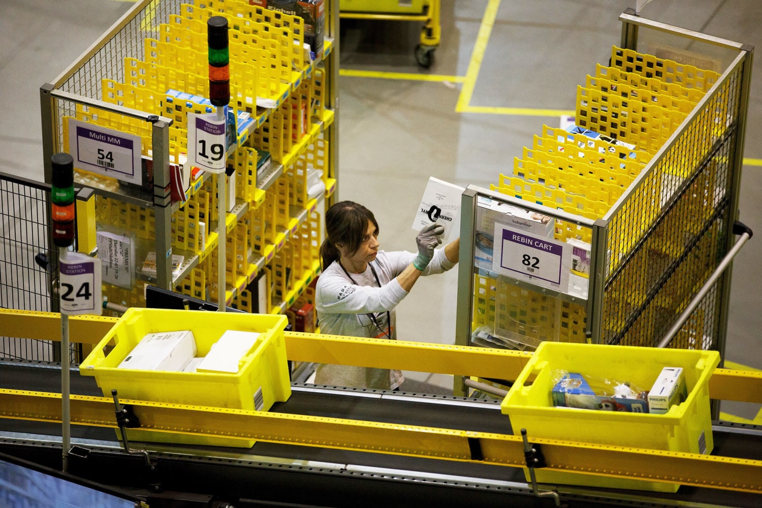 Amazon warehouse workers file lawsuit claiming 'sloppy contact tracing'