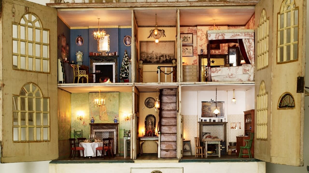 The interiors of an exquisite Georgian Doll's House