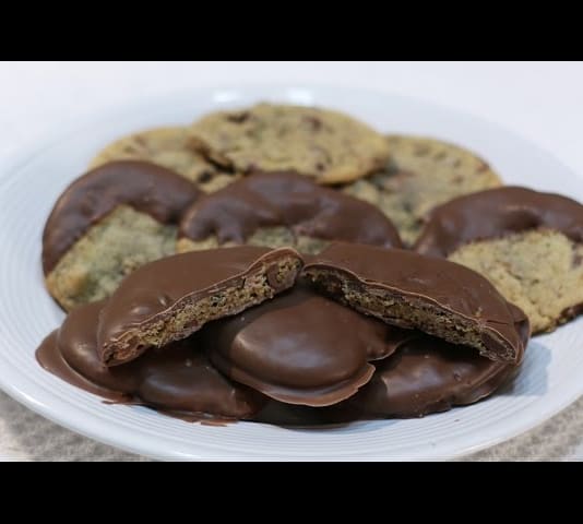 How to make chocolate chip cookies - Easy Triple Chocolate Chip Cookies Recipe