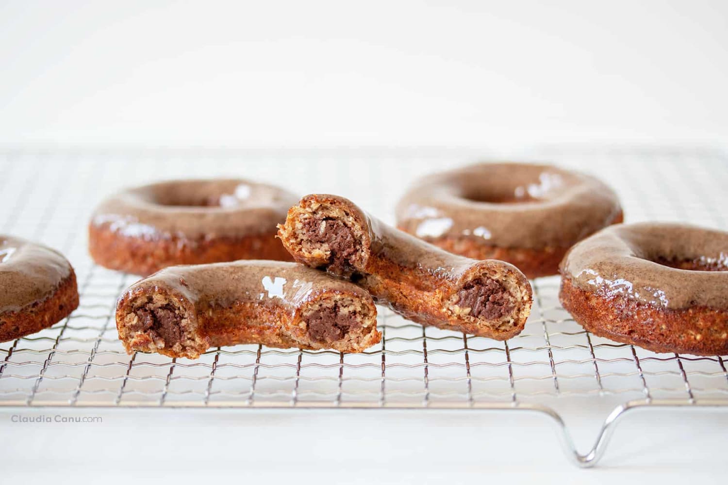 Baked Donuts Filled With Healthy Nutella (VIDEO)