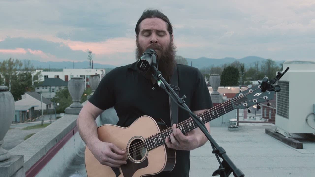 [FRESH PERFORMANCE] Manchester Orchestra - Bed Head (Echo Mountain Rooftop Session)