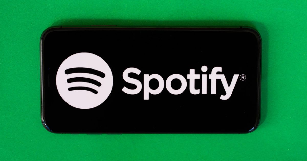 Spotify adds miniplayer for playing songs and podcasts inside Facebook app