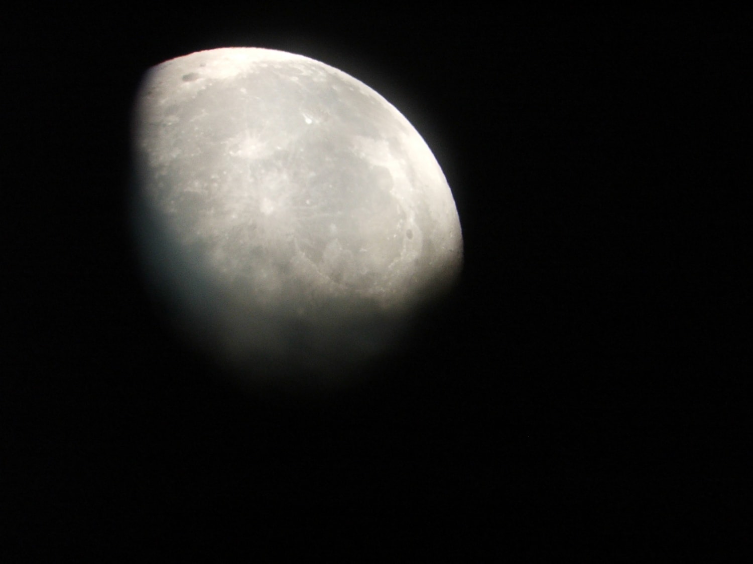 This picture of the moon my dad took back in 2005 is what got me into astronomy.
