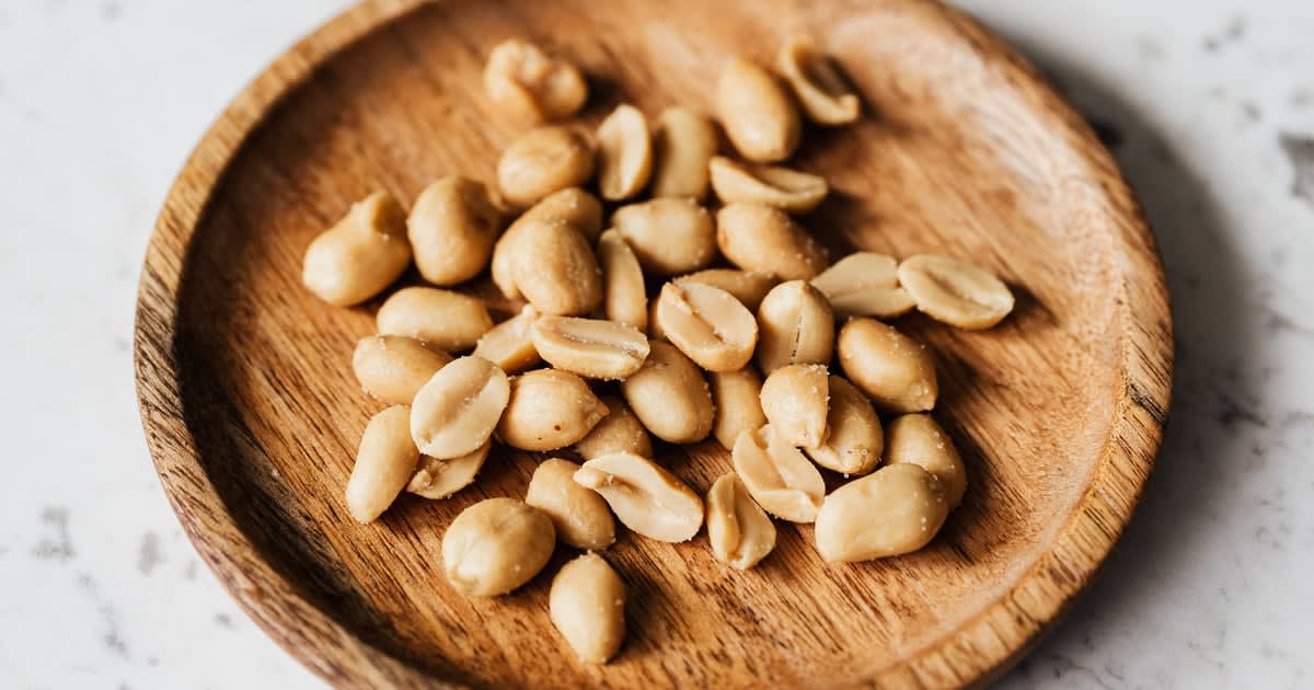Why Peanuts Are Actually a Really Smart Snack For Weight Loss