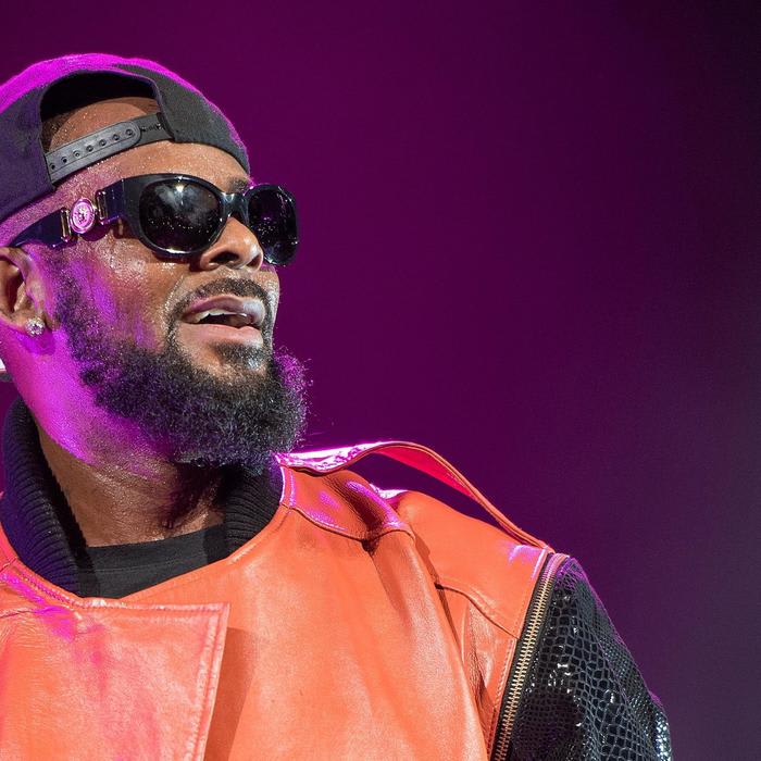 R. Kelly accuser alleges: I have DNA proof of sexual misconduct on soiled T-shirt