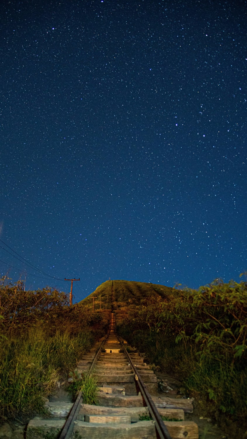 Amateur astrophorographer here! This is my first post on this sub, I took this photo while on a 12 AM hike in Oahu, Hawaii!