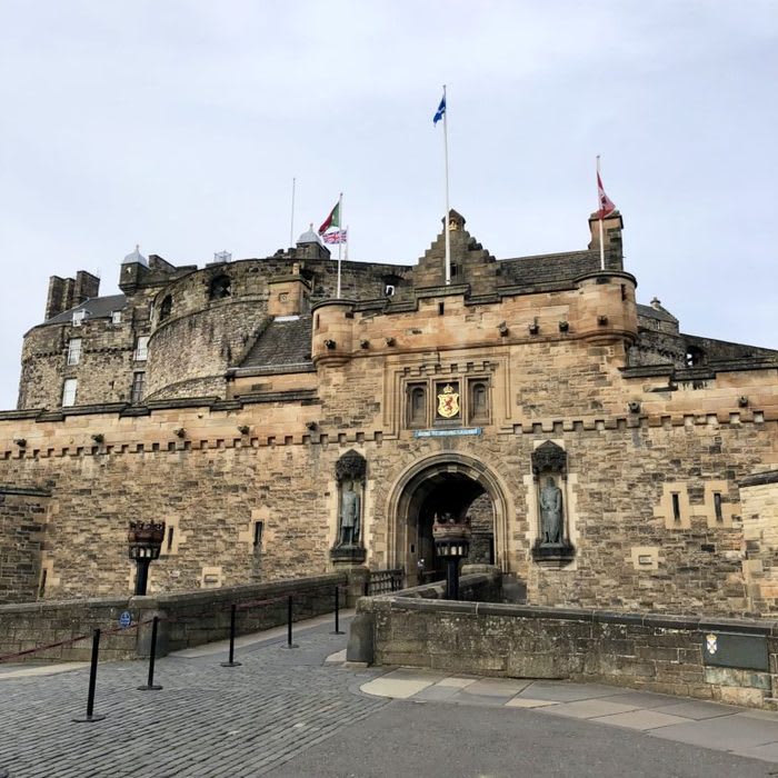 Edinburgh Castle: A Visitors Guide