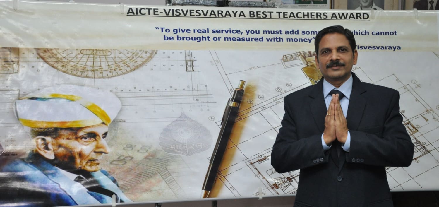 Dr M Nandakumar wins National Level Best Teacher Award