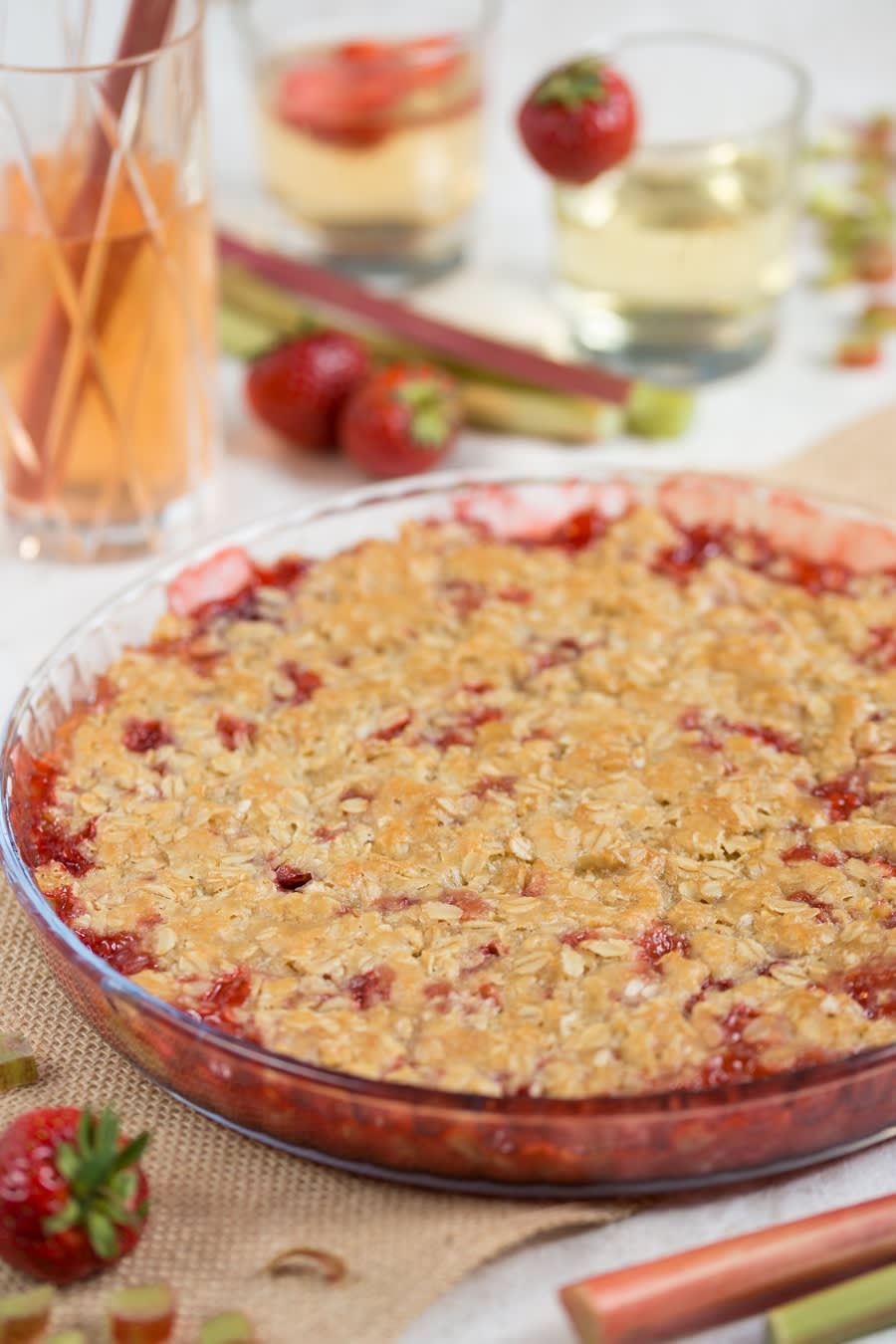 Strawberry rhubarb crisp - Electric Blue Food - Kitchen stories from abroad