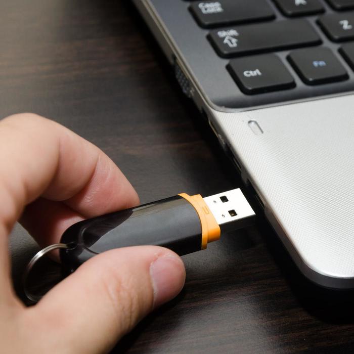 How to Boot From a USB Flash Drive