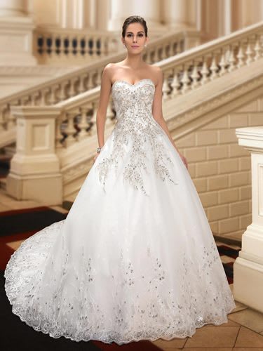 Classy Sweetheart Lace Chapel Train Wedding Dress