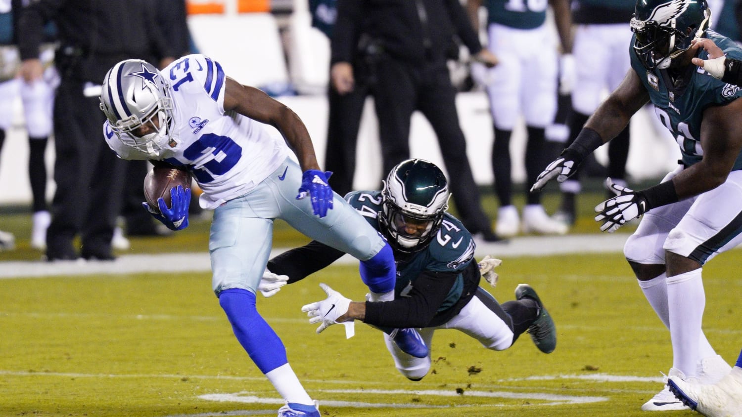 Eagles beat Cowboys 23-9 in sloppy battle for first place