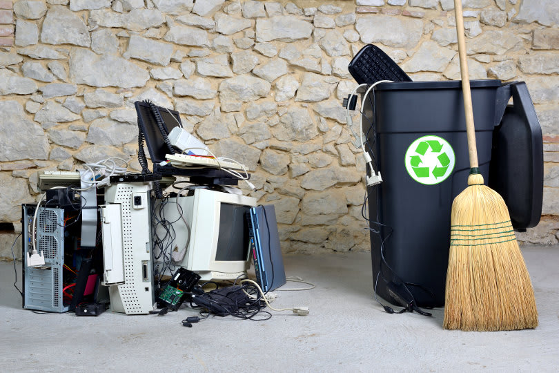 Using E-Waste Management To Reduce Your Carbon Footprint