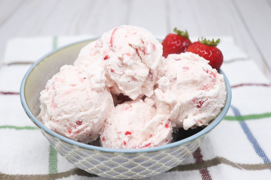 Fresh Creamy Strawberry Ice Cream