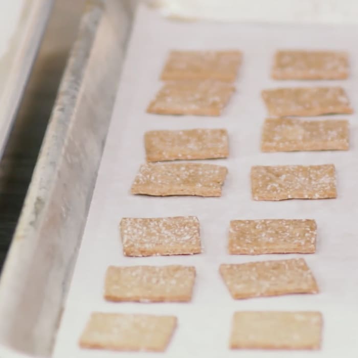 How to Make DIY Wheat Thins