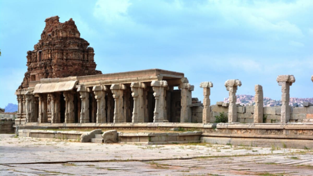 Best Tourist Places to Visit in Hampi for a Historic Experience