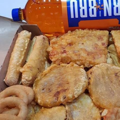 Scottish Takeaway's 7000-Calorie Crunch Box Is Deep Fried Heaven