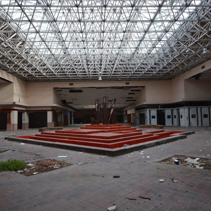 Akron: Rolling Acres Mall, Then and Now